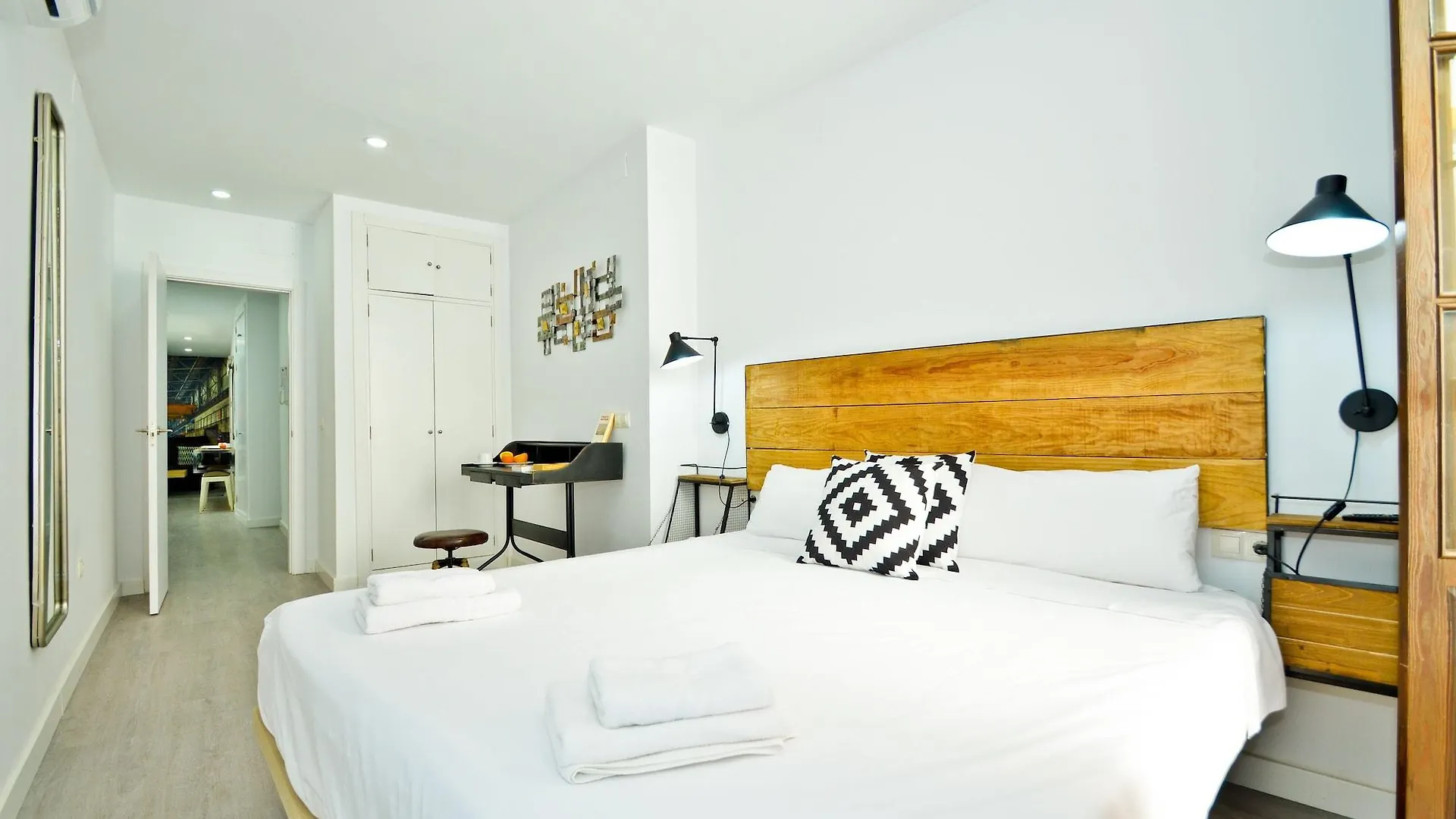 The Zentral Suites & Apartments Seville 0*,  Spain